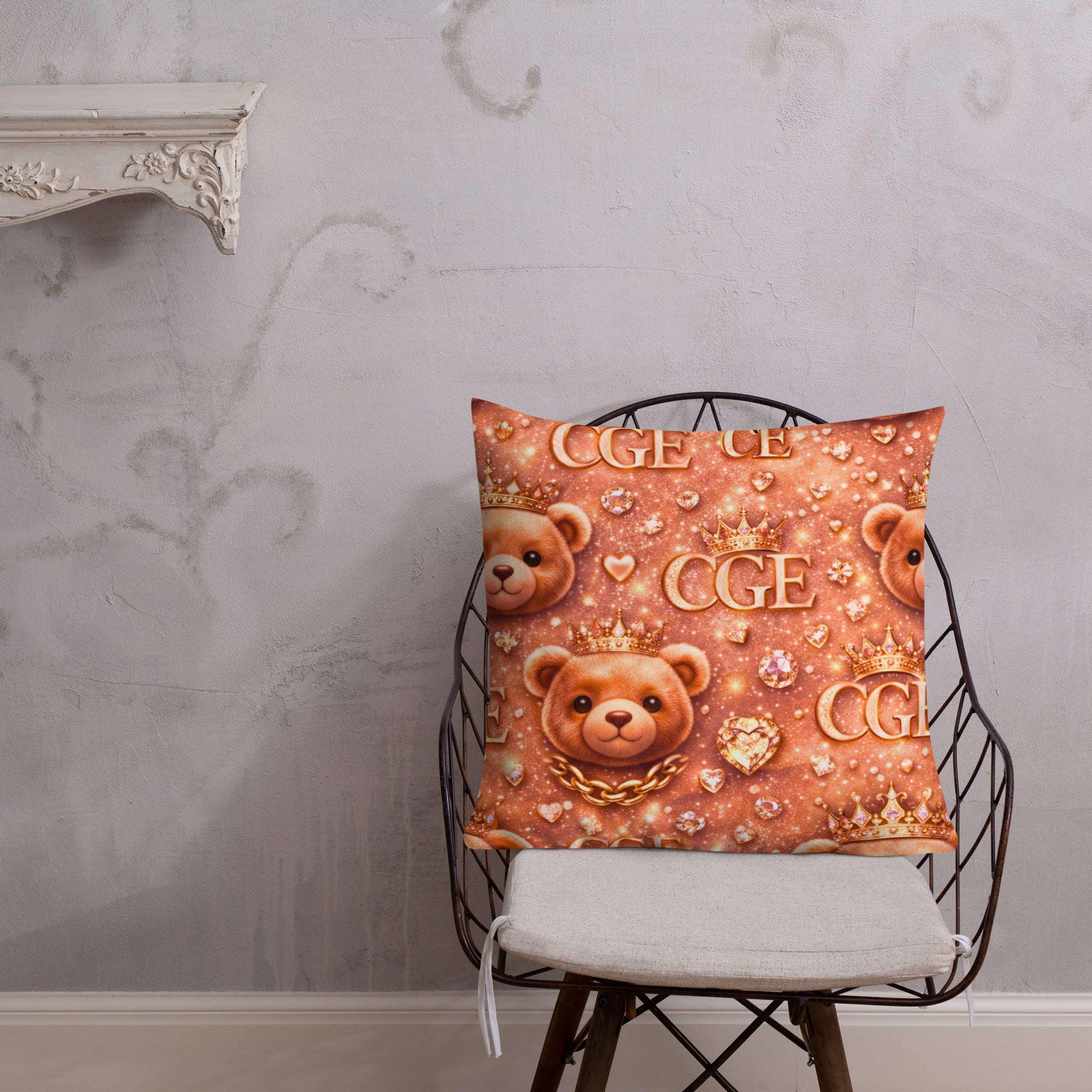 CGE Royal Teddy Kissen – Luxus Designer Kissen Roségold mit Logo - CGE Teddy Couture