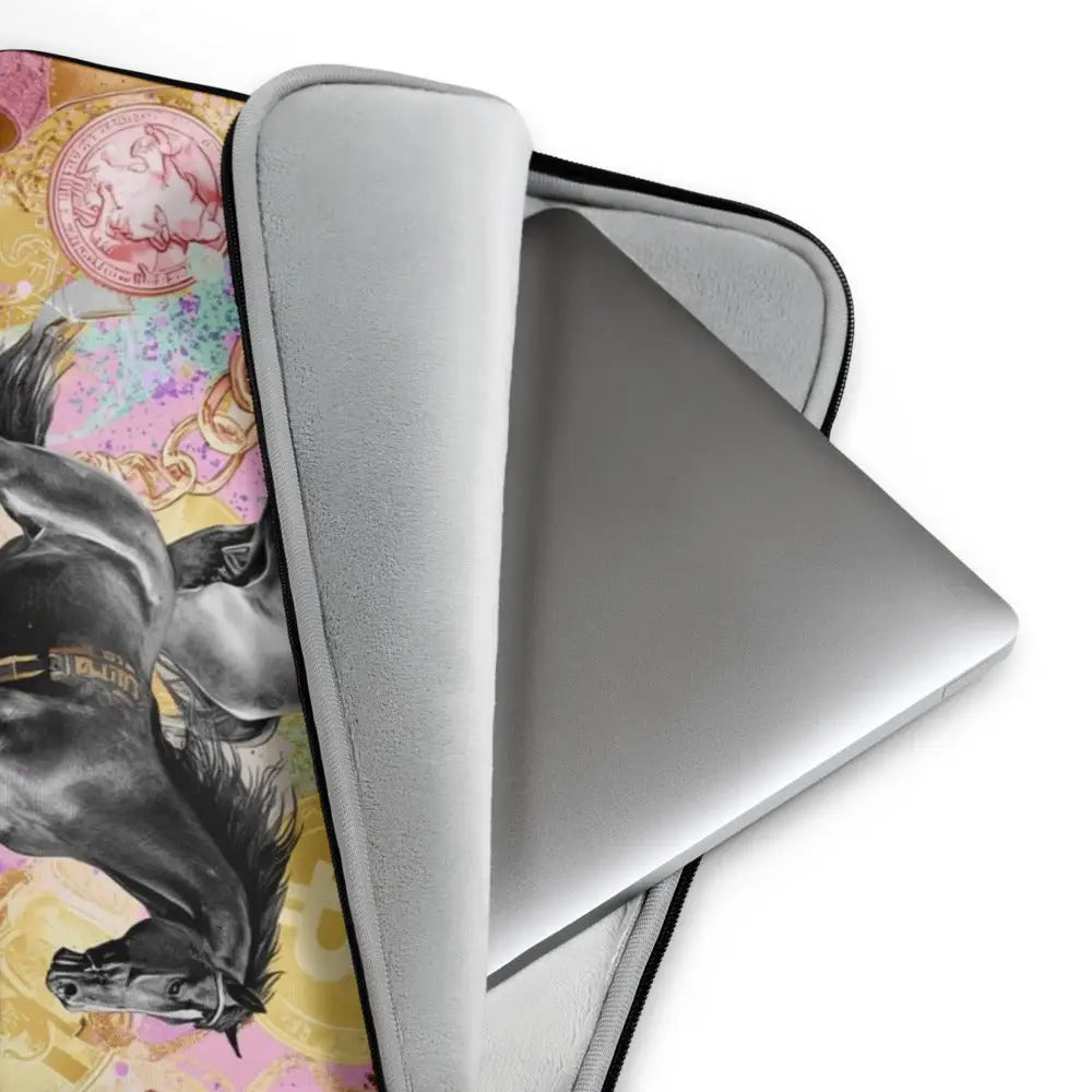 Luxuriöse Glam Queen Laptoptasche mit Pferd- und Krypto-Motiv in pastellfarbenem Design
