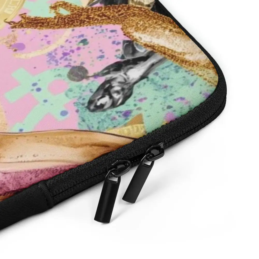 Glam Queen Laptoptasche mit pastellfarbenem Allover-Print aus Pferden, Goldketten und Glitzer, schwarze Reißverschlüsse