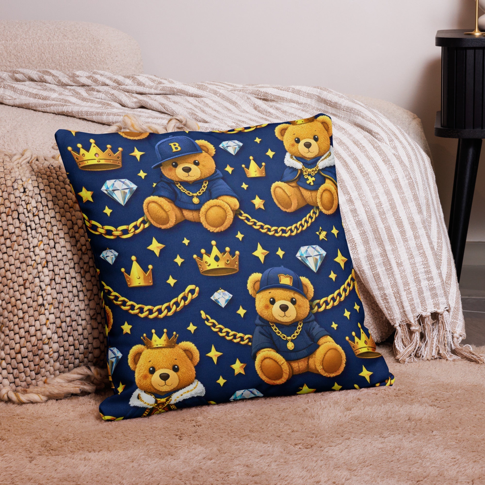Luxus Designer Kissen mit Teddy Prince Muster in Blau & Gold – perfekt für stilvolle Baby - und Kinderzimmer - CGE Teddy Couture