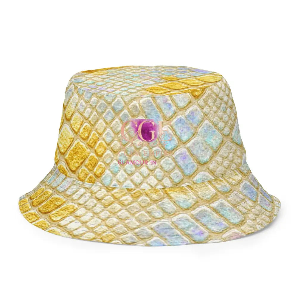 Wendbarer Fischerhut mit gold-holografischem Schlangenledermuster und CGE Glam Empire Logo
